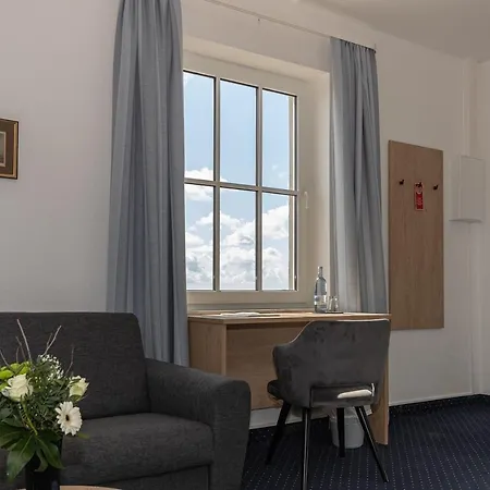 - Alte Seemannsheim Hotel 3*